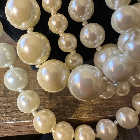 Vtg Signed J. Crew Twisted HAMMOCK 5 Row Chunky Faux Pearls Elegant Necklace - Picture 2 of 3